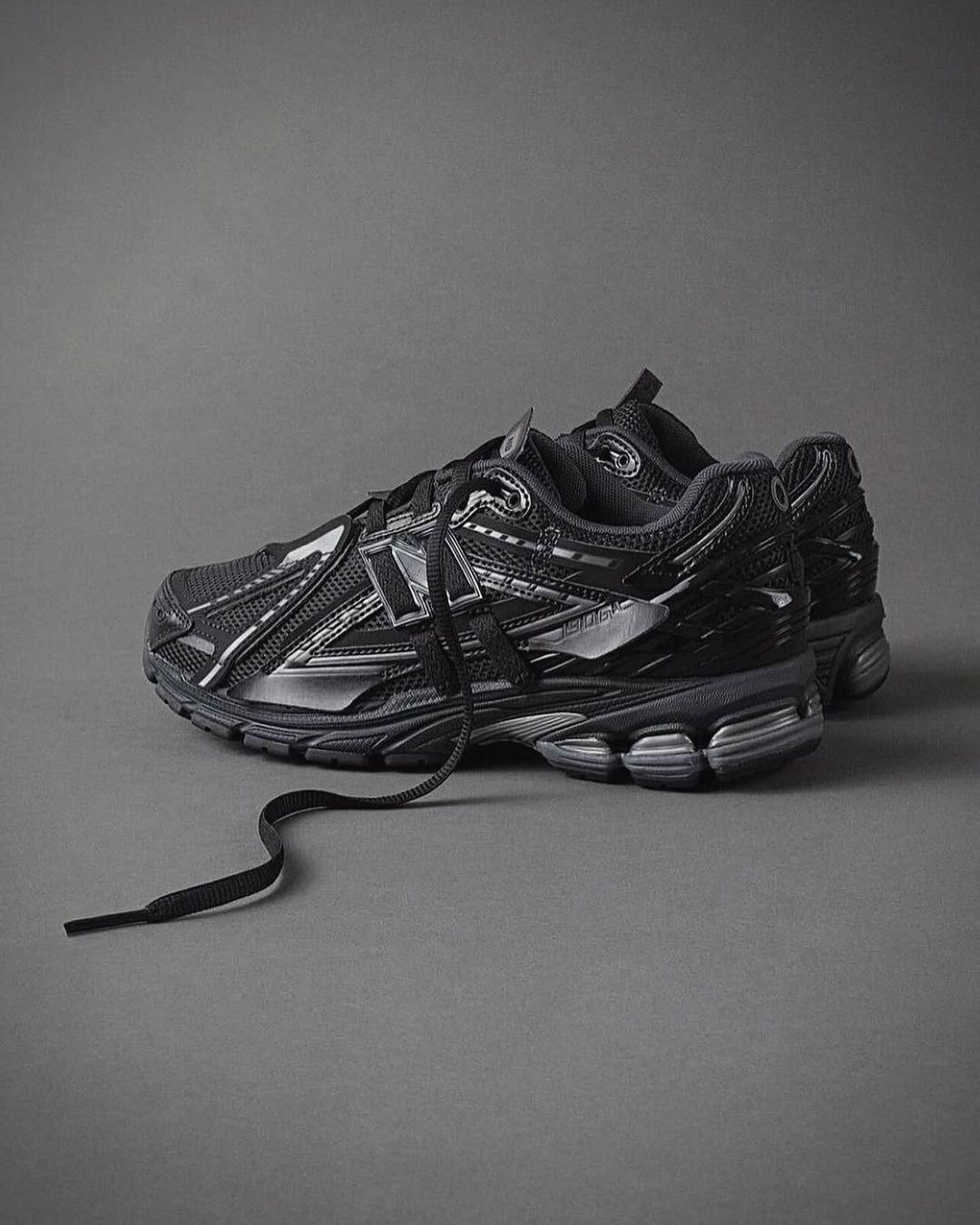 NEW BALANCE 1906 A BLACK SILVER