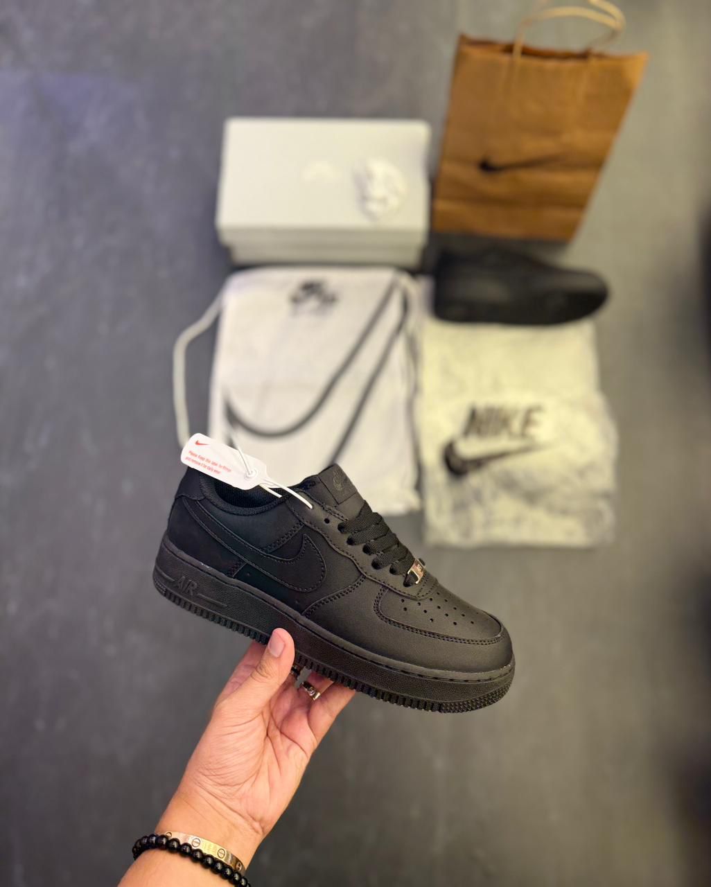 NIKE AIRFORCE ONE (Black)